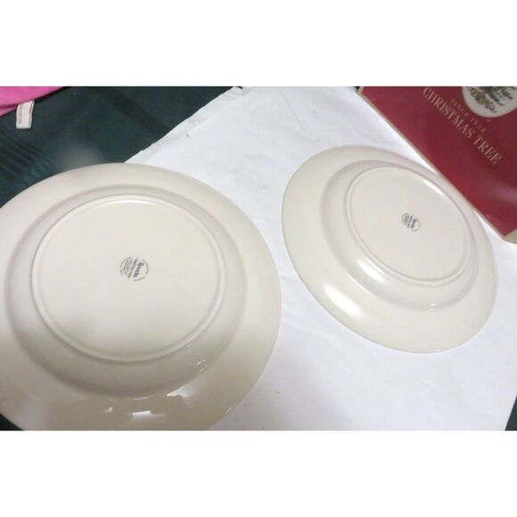 2 Vintage Spode Christmas Tree 10 3/8" Dinner Table Plates S3324 - Picture 3 of 3